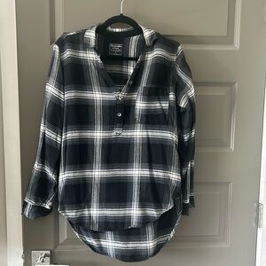 Abercrombie Black & White Flannel Half Button Down - Small